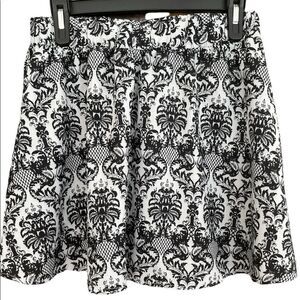MINE skater style skirt with elastic waistband, size M, gray/ black design